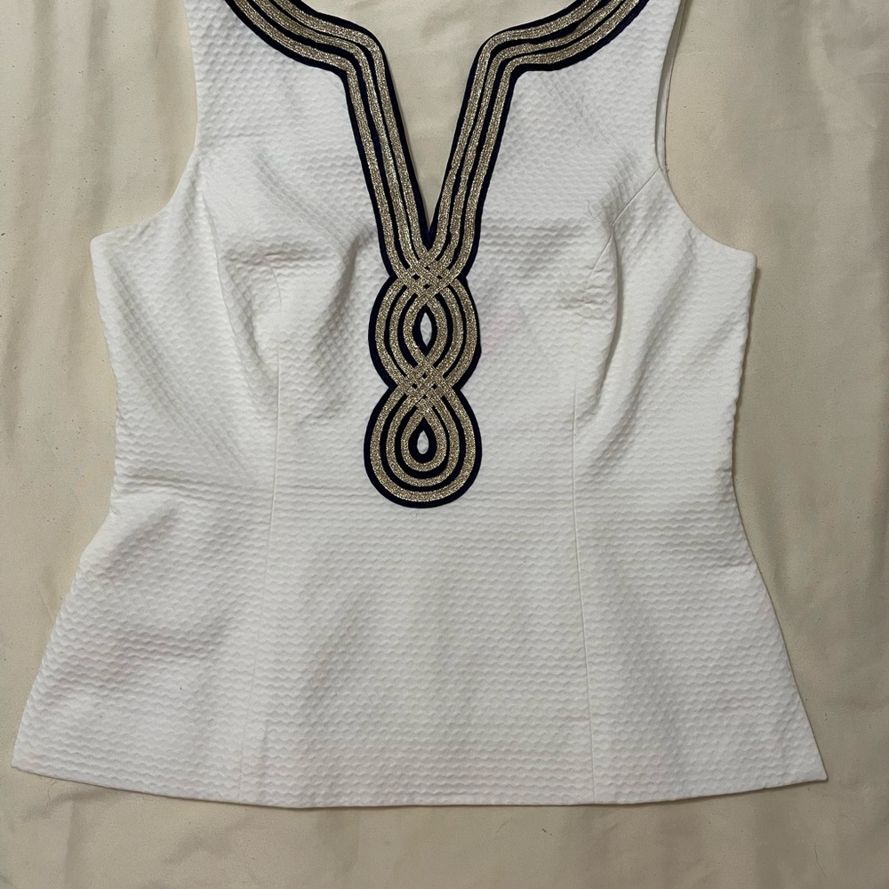 Lily Pulitzer size 8 ladies top beautiful condition very elegant